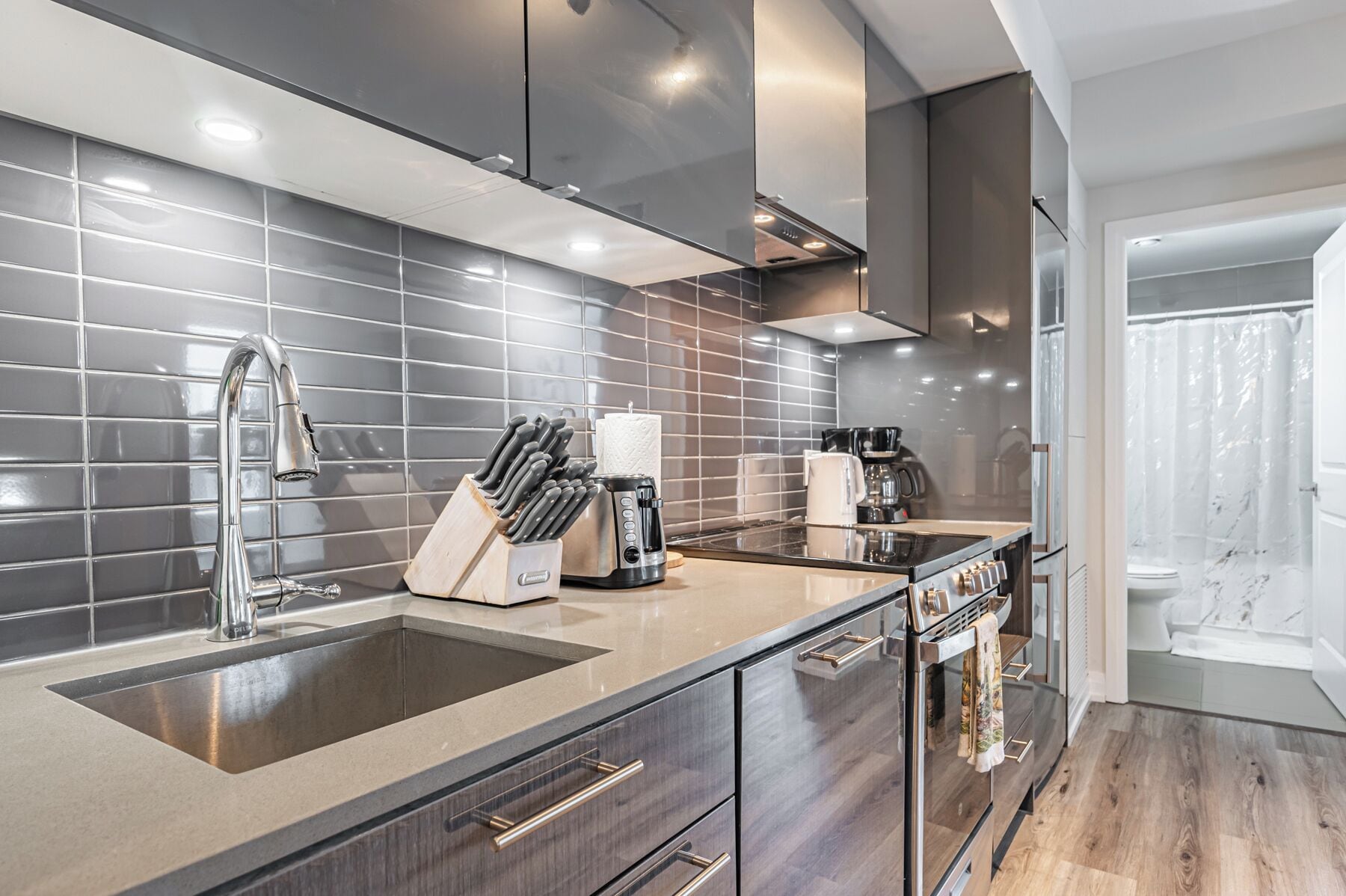 Grand Suite, City View | Private kitchenette