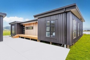 Exterior - Lakeside Retreat Matarangi (Matarangi)