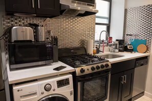 Private kitchen - ★RENOVATED 3BD/2BATHS APT NEXT TO CENTRAL PARK W★ (New York)