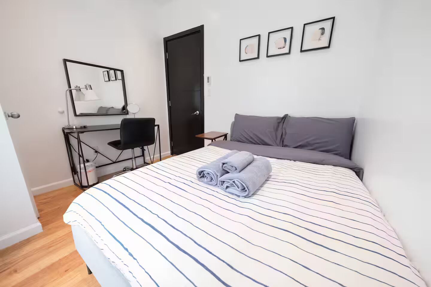3 habitaciones, tabla de planchar con plancha, wifi y ropa de cama 