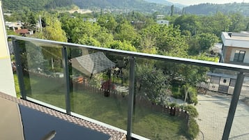 Family Apartment, Mountain View, Garden Area | Pemandangan dari bilik