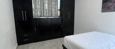 Iron/ironing board, Internet, bed sheets