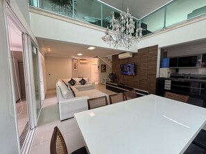 Dining - Beautiful two-story house near the sea. (Guarujá)