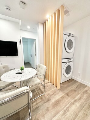 Interior - 4 bedroom 3 bathroom Unit Near USC Campus (Los Angeles)