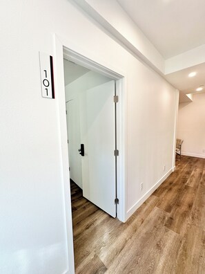 Interior - 4 bedroom 3 bathroom Unit Near USC Campus (Los Angeles)