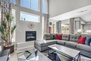 TV - Spacious 4BR | Groups & Families | Near Strip (Las Vegas)