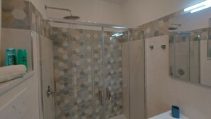 Hair dryer, soap, toilet paper - Marina House by the sea (Cefalù)