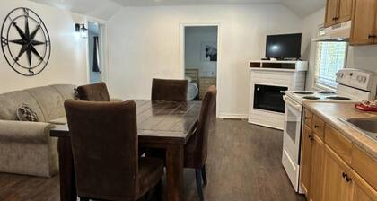Cozy Four-Bedroom Cottage - 25 min to Blue Mountain, 3 min Walk to Beach