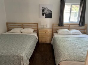 4 soverom, skrivebord, wi-fi (inkludert) og sengetøy