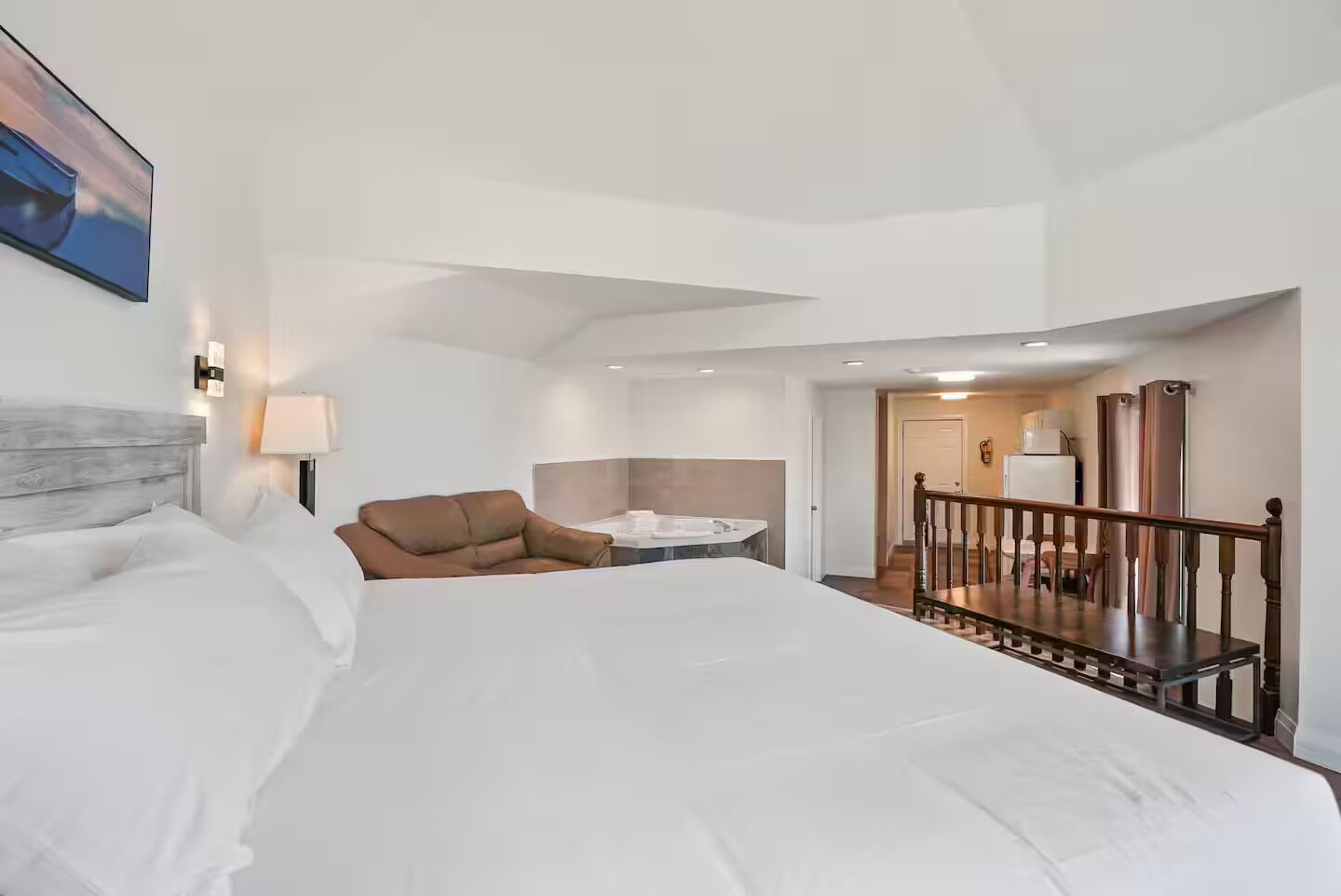 Escritorio, wifi gratis y ropa de cama 