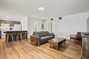 Televisión y chimenea 