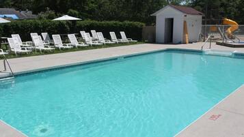 Lämmitetty uima-allas