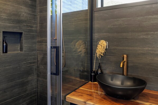 Bathroom - Kōtare Lakeside Retreat - Luxury Cabin in Waikite Valley for the ultimate escape (Waiotapu)