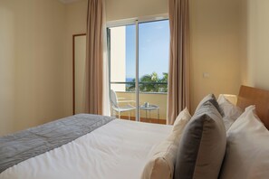 Iron/ironing board, WiFi, bed sheets - Pico Views – Sea-view Apartment (Câmara de Lobos)