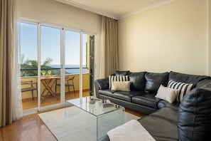 TV - Pico Views – Sea-view Apartment (Câmara de Lobos)