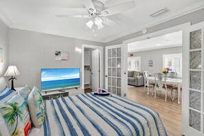 WiFi, bed sheets - Steps to the Sand@HOT TUB@Lazy Daze (Fort Myers Beach)