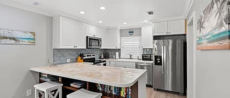 Microonde, forno, piano cottura, lavastoviglie