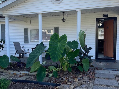 Quiet Downtown Retreat — Family-Friendly, Work-Ready, Cozy Comfort