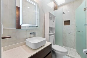 Hair dryer, towels, soap, toilet paper - Marvelous 4-bedroom villa with Private Pool (Puerto Vallarta)