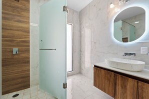 Hair dryer, towels, soap, toilet paper - Marvelous 4-bedroom villa with Private Pool (Puerto Vallarta)