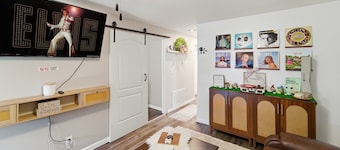 3 bedroom main level home in Garden City!