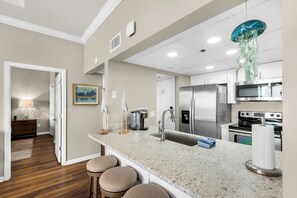 Coffee/tea maker, fridge, microwave, oven - Penthouse Perfection, Stunning Ocean Views from every room W/Free Beach Chairs (Panama City Beach)
