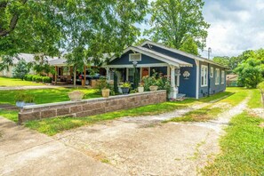 Exterior - 2BR Charming Cottage Mins From Oaklawn Race Track (Hot Springs)