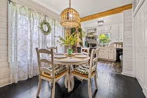 Dining - 2BR Charming Cottage Mins From Oaklawn Race Track (Hot Springs)
