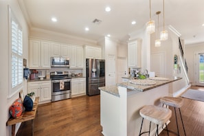 Private kitchen - Private 4BR Luxury Estate w/ Heated Pool - Family &Pet-Friendly (Lakeland)