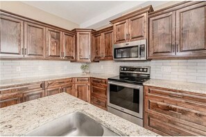 Private kitchen - Beautiful cozy home with the best view of town of Wellesley (Wellesley)