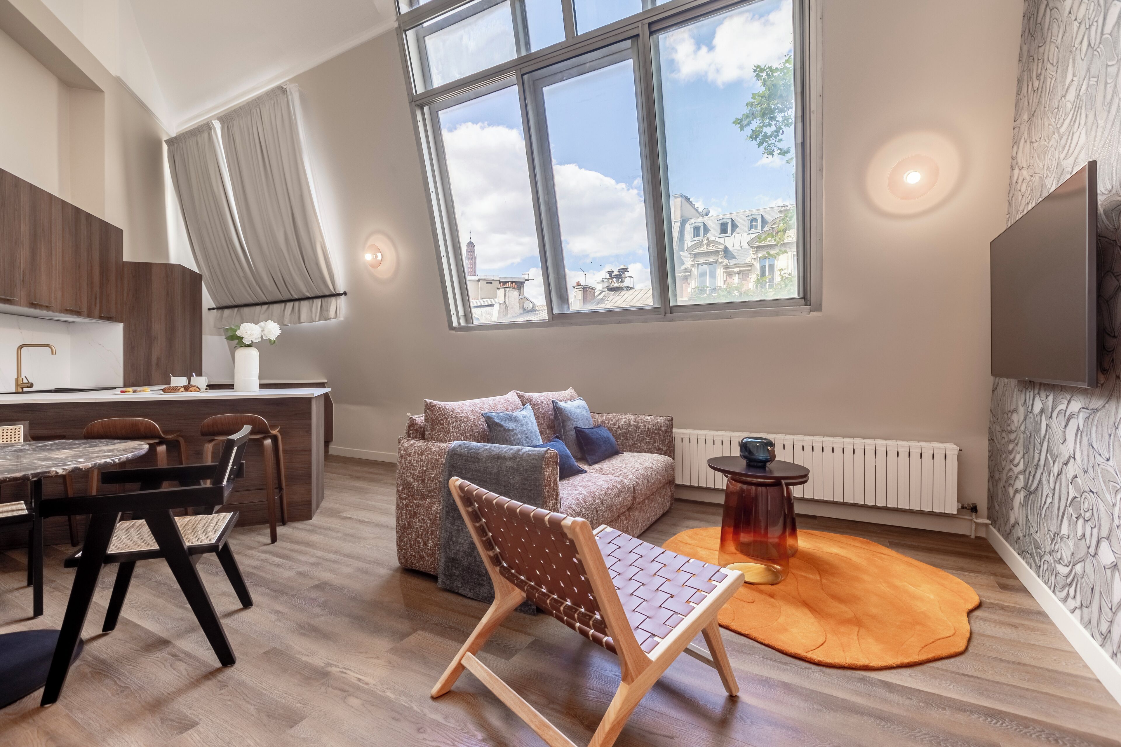 デラックス ペントハウス | エジプト綿のシーツ、高級寝具、アイロン / アイロン台、可動式ベッド (無料)