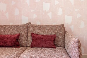 ملاءات من ا لقطن المصري وأغطية فراش متميزة ومكواة/لوح كي