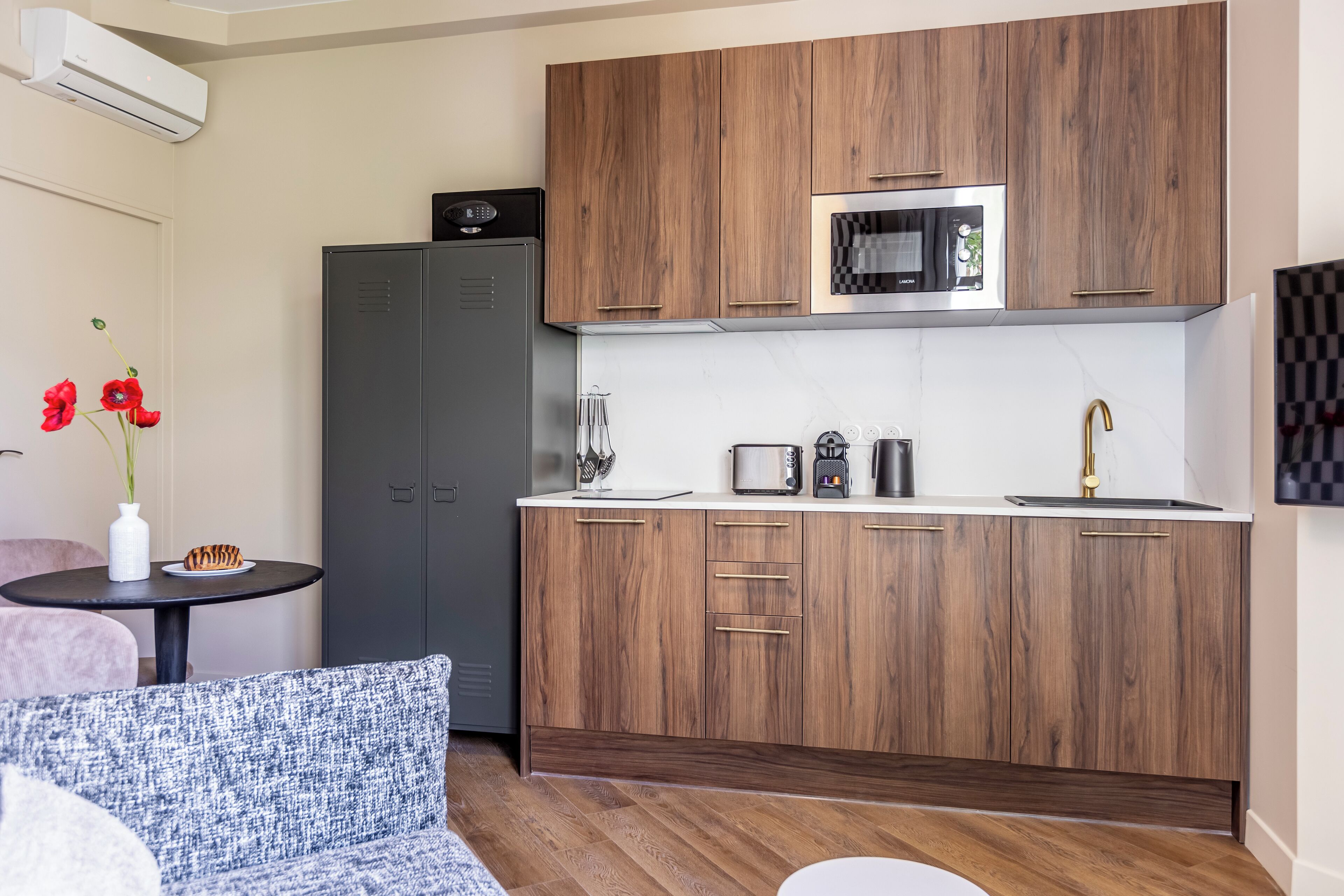 Estudio clásico | Cocina privada | Frigobar, microondas, parrilla de estufa y cafetera de espresso 