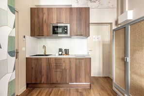 Comfort Apartment | Private kitchen | Mini-fridge, microwave, stovetop, espresso maker - LEVilliers (Paris)