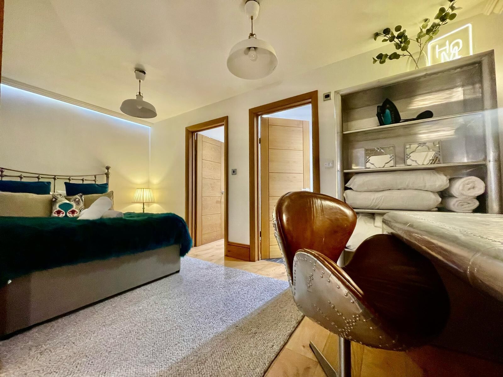 Bügeleisen/Bügelbrett, Internetzugang, Bettwäsche