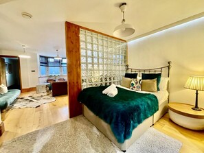 Fer et planche à repasser, accès Internet, draps fournis