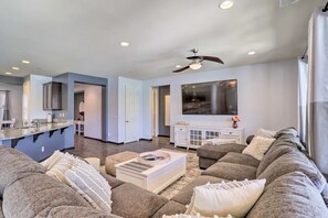 Smart TV - NEW Desert Oasis with Pool/Spa, Mountain Views in sunny Palm Desert Pet friendly (Palm Desert)