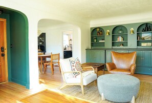 Interior - Cozy, Comfortable Home Base in Laurelhurst, Portland (Portland)