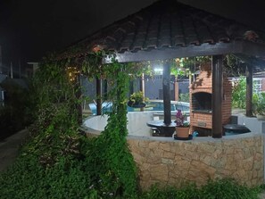 Terrace/patio - Spacious 4-bedroom house in tranquil Praia Grande piscina/churrasq. temporada (Praia Grande)