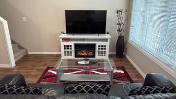Smart TV, fireplace