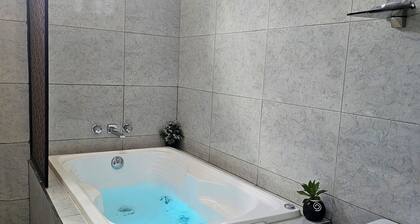 Comfortable 3-bedroom house with whirlpool bathtub