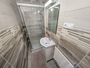Bathroom - Holiday apartment mit Terrasse und WLAN (Keszthely)