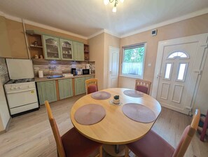 Dining - Holiday apartment mit Terrasse und WLAN (Keszthely)