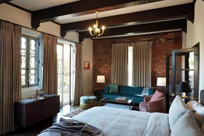 Rideaux occultants, fer et planche à repasser, Wi-Fi gratuit