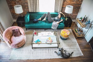 Apartment, Stadtblick | Wohnbereich | Drucker