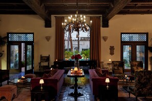 Interior - Villa Carlotta (Los Angeles)