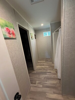 Interior - 3-bedroom mobile home in beautiful Inglis with AC (Inglis)