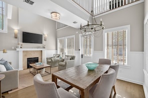 Dining - Salt Grove Cottage - Home Near the Beach in Watersound (Watersound Beach)