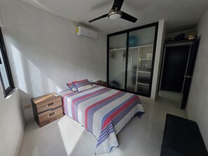 2 habitaciones, tabla de planchar con plancha, wifi y ropa de cama 
