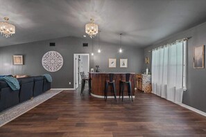 Interior - 1920s retro house w/fire pit & wet bar (Pensacola)